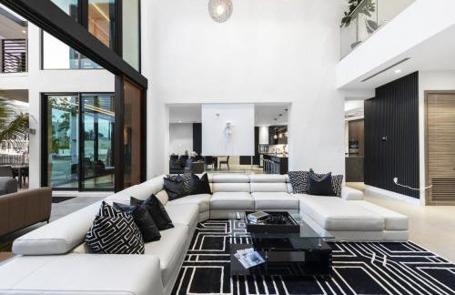 Three Story Waterfront Villa with Basketball and Mini Golf - Foto 7
