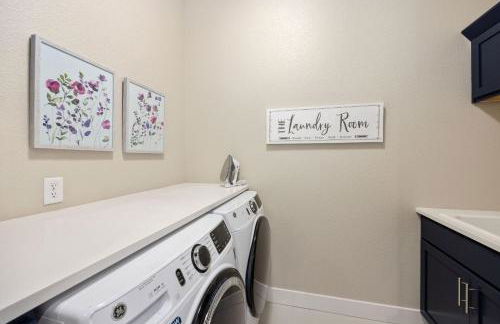 NEW! Elegant Home near TPC Golf Course & Trails - Foto 26