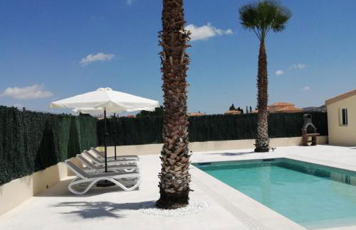 Villa - Sleeps 4 - Pool - Patio - Parking - Foto 21