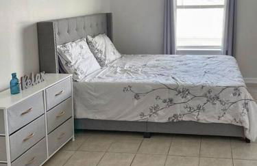 8 Mins to SPI Beach Spacious 3BR with Backyard - Foto 12