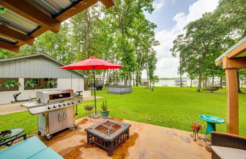 Pet-Friendly Lakefront Getaway with Hot Tub! - Foto 19