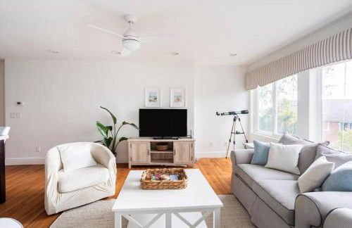 Spacious Oceanview Villa Elegant Coastal Escape, Sleeps 22 - Foto 1