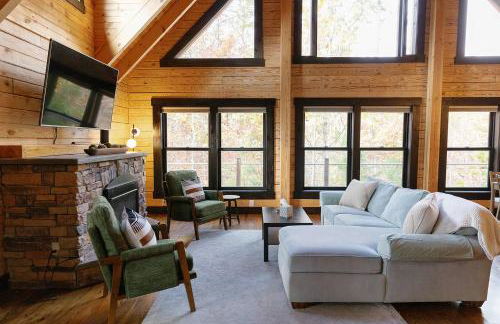 Arch Fun Cabin - Modern Cabin with Hot Tub, Games & Views - Foto 16