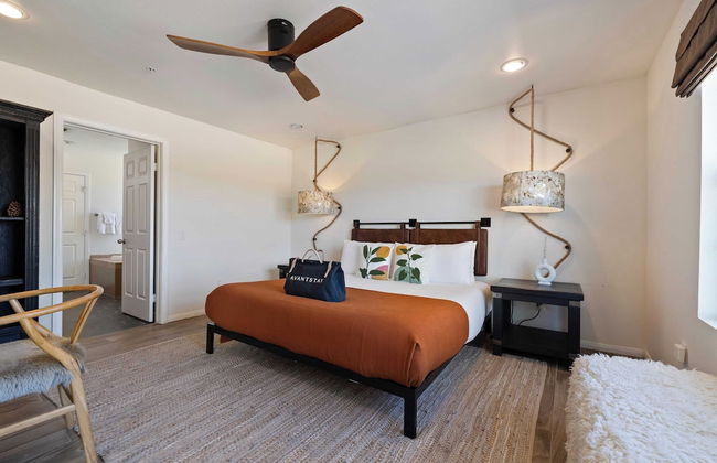 Casa De Kota by Avantstay Pool, Firepit, & Games Secluded & Chic - Photo 16