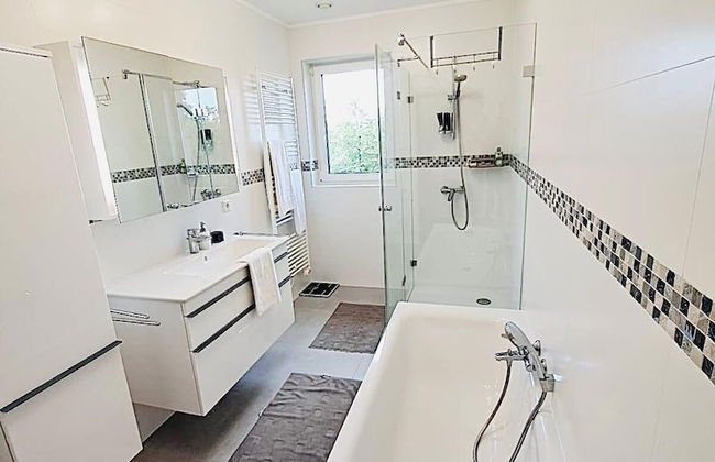 Spacious 3 Bedrooms with Garden View - Foto 13