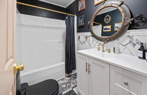 Romantic Colonial Hideaway in Historic Downtown - Pet Friendly - Foto 36