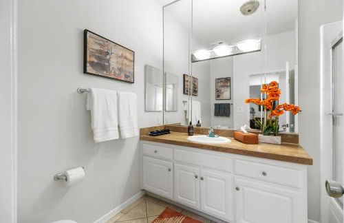 Beverly Hills 2 bed 2 bath Penthouse with Den and Parking 414 - Photo 21