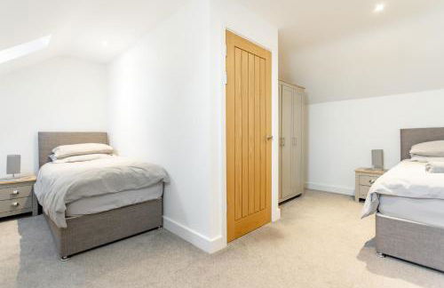 Large Modern Scenic 4 Bedroom Townhouse - Foto 48