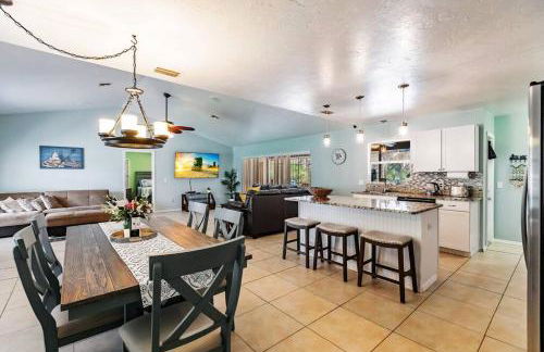 Sunny Oasis Getaway -Heated Pool-Mini Golf-Near Beach - Foto 17