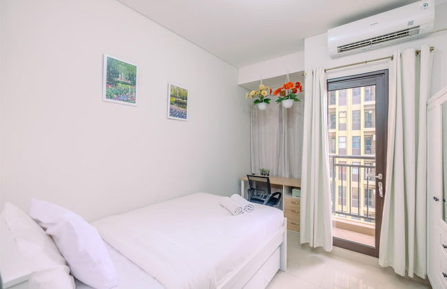Minimalist And Cozy Studio (No Kitchen) Transpark Cibubur Apartment - Photo 4