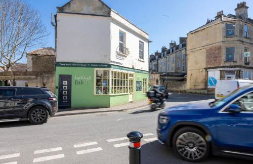 Larkhall Retreat- Village Centre, Parking, 4K TVs, 10mins To City Centre - Photo 4