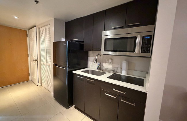 Fantastic 2BR Condo on 31st Floor Free Parking - Photo 104