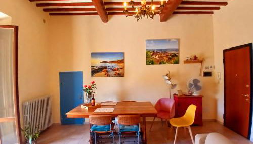 INCANTEVOLE CASA TOSCANA con travi in legno, ampia terrazza e vista sulle colline - Foto 5