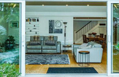 Large open plan villa with garden near the Thames - Photo 3