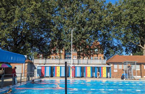 Cozy Sunlit Studio with Kitchenette - Foto 26