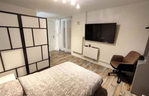 Grand Studio avec jardin et entrée privative à noter réservations de 3 nuits minimum - Foto 4