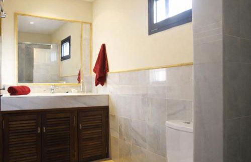 VILLA ALAI. PRIVACIDAD. PISCINA CLIMATIZADA. WIFI. TV CABLE. - Foto 23