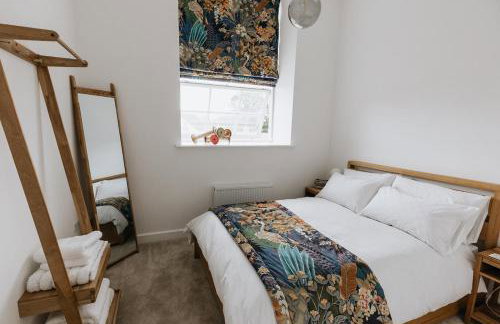 Grade II Mill Townhouse in Leeds with Free Parking which Sleeps 6 - Photo 53