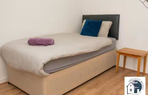 7 Bedroom Home - Contractor Stays - Reading Central - Photo 12