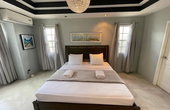 Pool and Jacuzzi Vacation Home - Foto 9