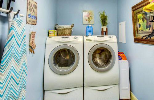 West Union Townhome with Patio and Lake View - Foto 29