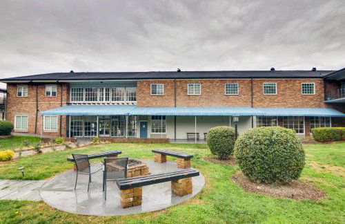 Charlotte Gem with Gym Near Hospitals and Park Expo - Foto 26