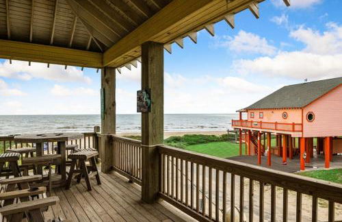 BEACHFRONT with DECK Hot Tub and View and Cargo Lift Sleeps 14 - Foto 10