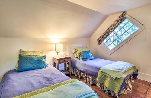 Lovely Brookfield Home with Private Deck and Views - Foto 22