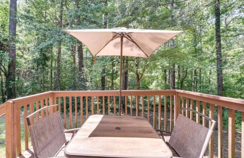 Fairburn Home w/ 2 Decks, Grill & Outdoor Dining! - Foto 26