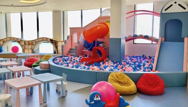 Zona de juegos infantil cubierta