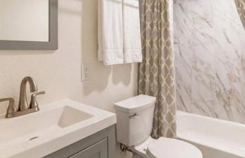 Spacious Ski Chalet W Indoor Hotub & Sep Suite! - Foto 19