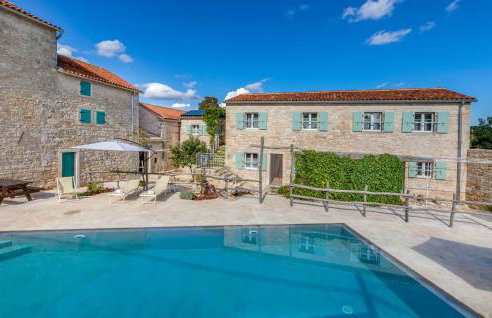 1 Bedroom Beautiful Apartment In Zminj - Photo 9