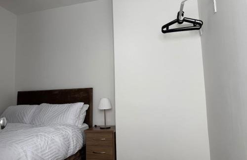 Spacious 3 Bed House Perfect for Contractors & Families with free Wi-fi and Parking - Foto 14