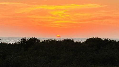 Gorgeous vacation home on the water with heated pool and sand! - Foto 3