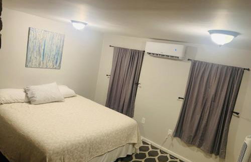 Vintage Uptown Hidden Gem, Walk to Everything New Renovation! - Photo 8