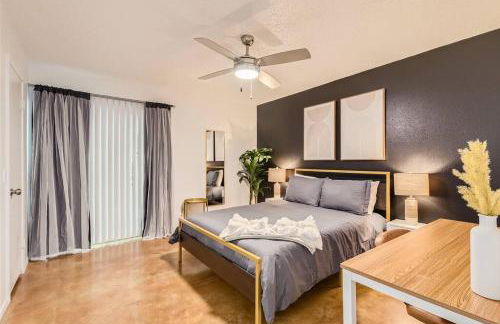 Walkable Dtwn 2B Getaway - Sleeps 5 - Pool, Prkg - Foto 17