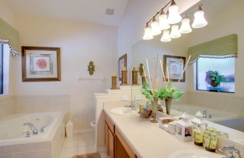 Sunny Villa with Lanai 17 Mi to Disney! - Foto 23