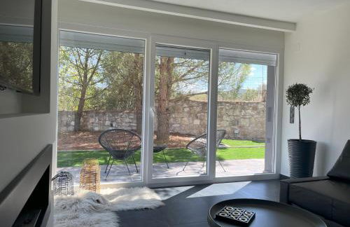 Modern Garden Apartment - City & Mountain View - Foto 28