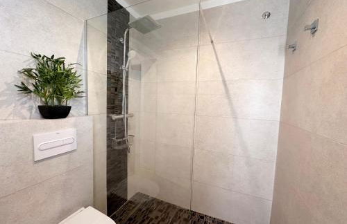 Sunshine Apartment with Sea Viev - Foto 32