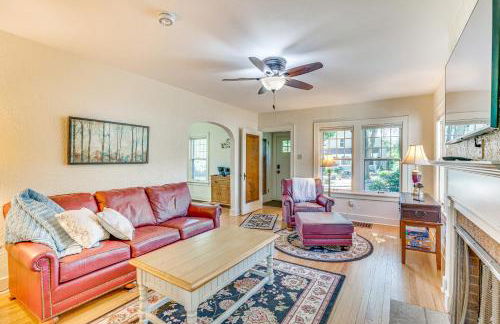 Charming Lake Mills Home Near Rock Lake and Beach - Foto 5