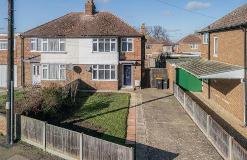 Stylishly decorated 3 bed house presented by Our Home Short Stays comfortable beds with crisp linen and plenty of outdoor space to enjoy - Foto 17