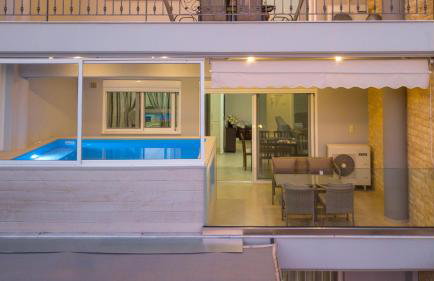 Grand Suites with Private Pools - Photo 22