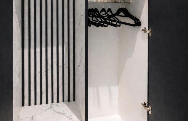 Bellamy - Elegant cozy studio with King bed, Netflix and free Parking - Foto 24