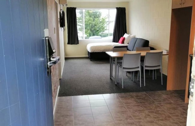 Stanley Apartments - Photo 5