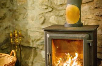 St Davids Hideaway with Roll-top Bath & Log Burner - Photo 19