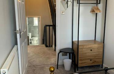 3 Bedroom apartment in Harborne - Photo 12