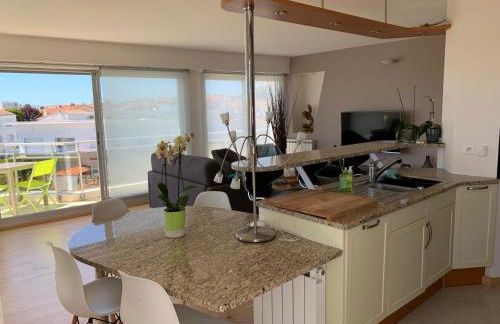 Appt 4 pers, centre-ville tout à pieds, plage 300m, aperçu mer, très calme parking privé, possibilité garage et location vélos électriques - Foto 12