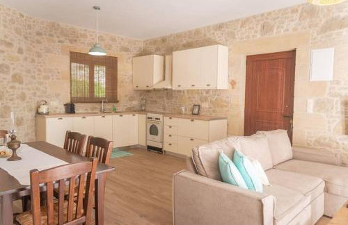 Fanouria's home - Photo 3