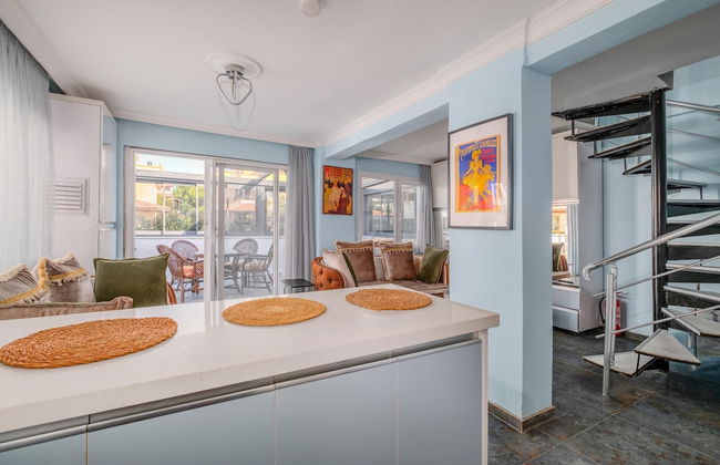 Villa With Terrace Right by the Sea in Urla - Photo 7