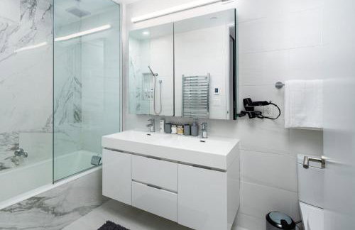 Chic and Spacious 2BD Apt with washer and dryer in unit - Foto 5